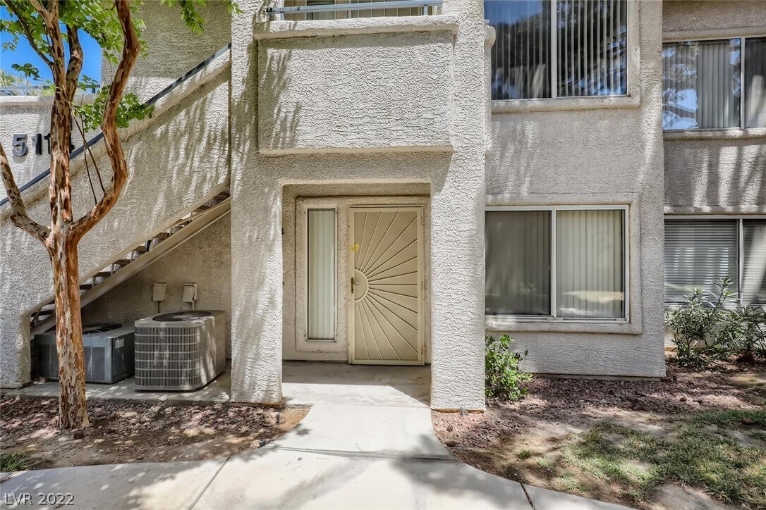 Foto del edificio - 5114 Mandalay Springs Dr