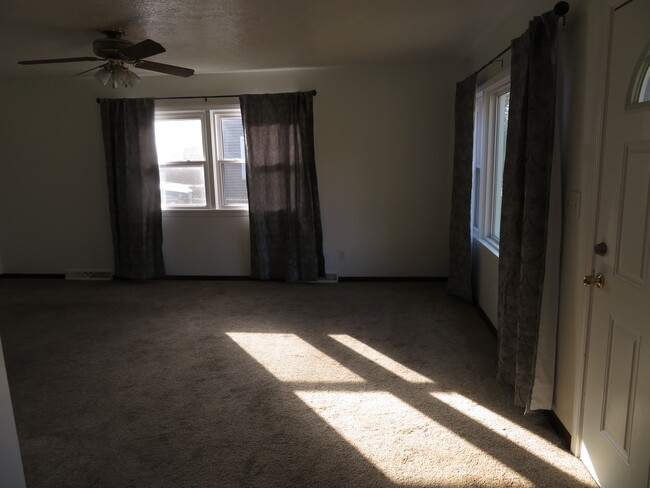 Building Photo - 1609 Hyde Park Ave