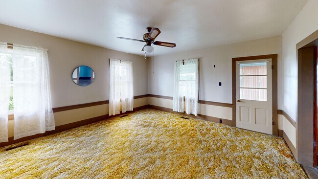 Building Photo - Crestview Schools- Country living, large yard