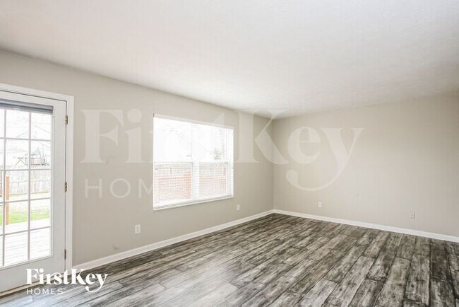 Foto del edificio - 445 Winterwood Dr