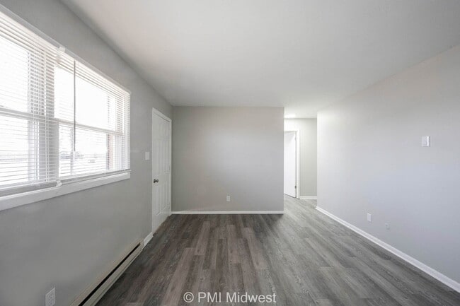 Building Photo - "Charming 2-Bedroom Apartment in Fountaintown – Cozy Living at 570 W U.S. 52!"
