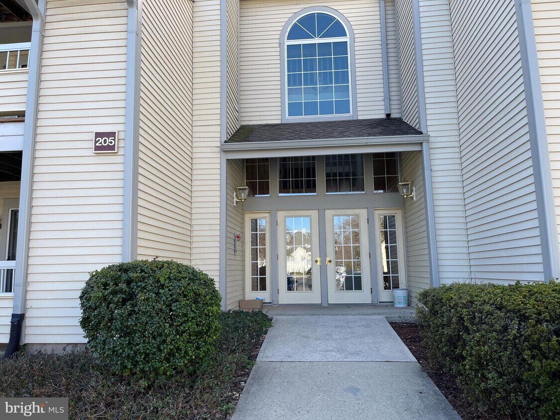 Primary Photo - 205 Salem Ct