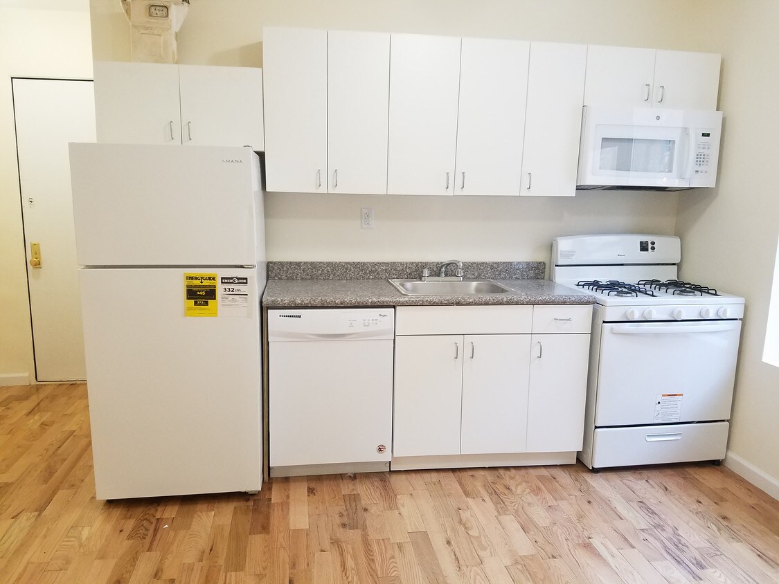 kitchen - 420 E 66th St