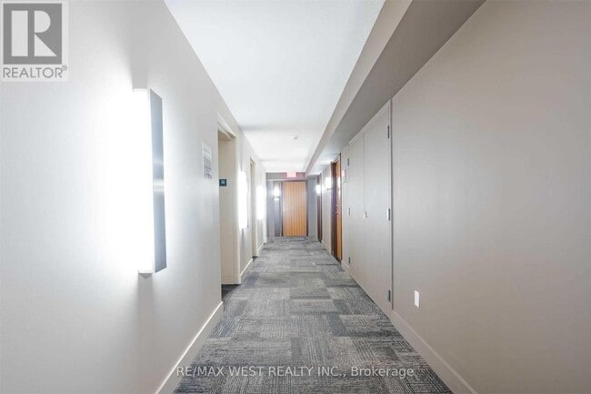 Building Photo - 1048-1048 Broadview Ave