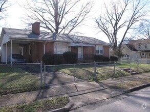 Building Photo - 2106 Hart St
