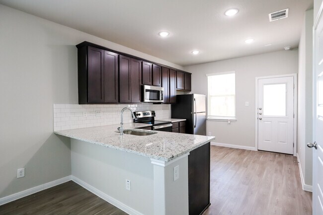 Kitchen - 238 Joseph Cir