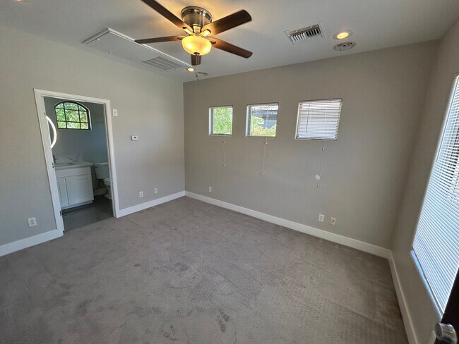 Foto del edificio - Beautifully Remodeled Home in Anthem Count...