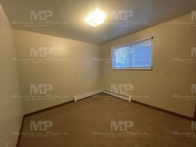 Building Photo - 1628 Azalea Dr