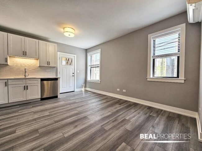 Building Photo - 1 bedroom in CHICAGO IL 60613