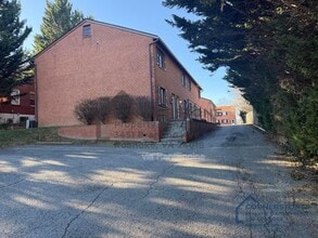 Building Photo - 106 Lee Ave NE