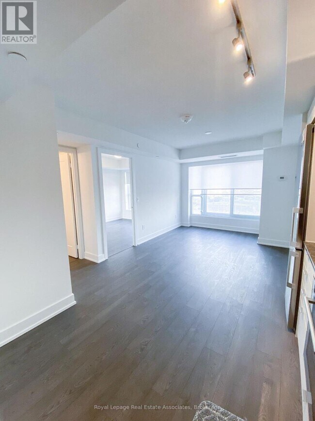 Building Photo - 7 Mabelle Ave