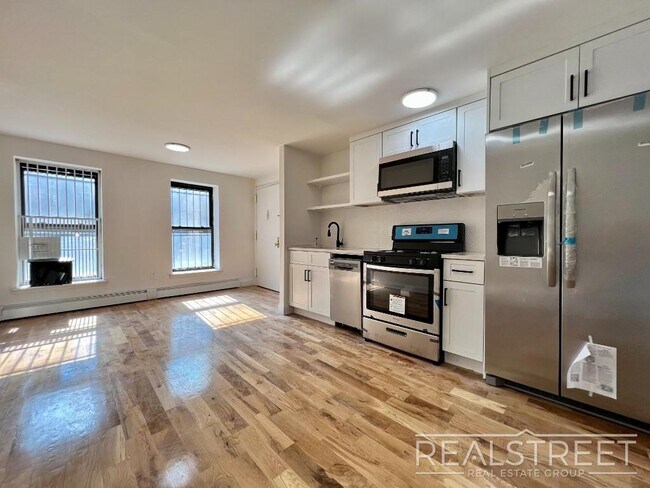 Building Photo - Charming 1 Bed Floor Thru in Bushwick