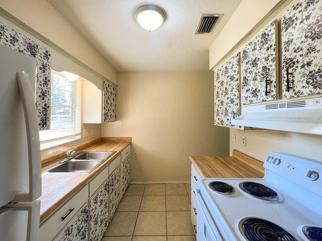 Foto del edificio - 2114 NW 55th Blvd