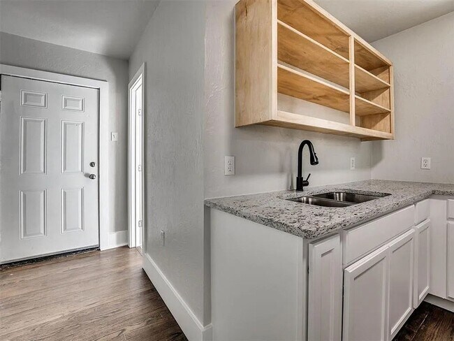 Foto del edificio - 2440 NW 16th St