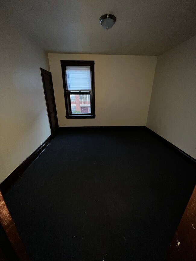 Building Photo - 1122 W 62nd St
