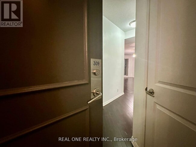 Building Photo - 35 Hayden St