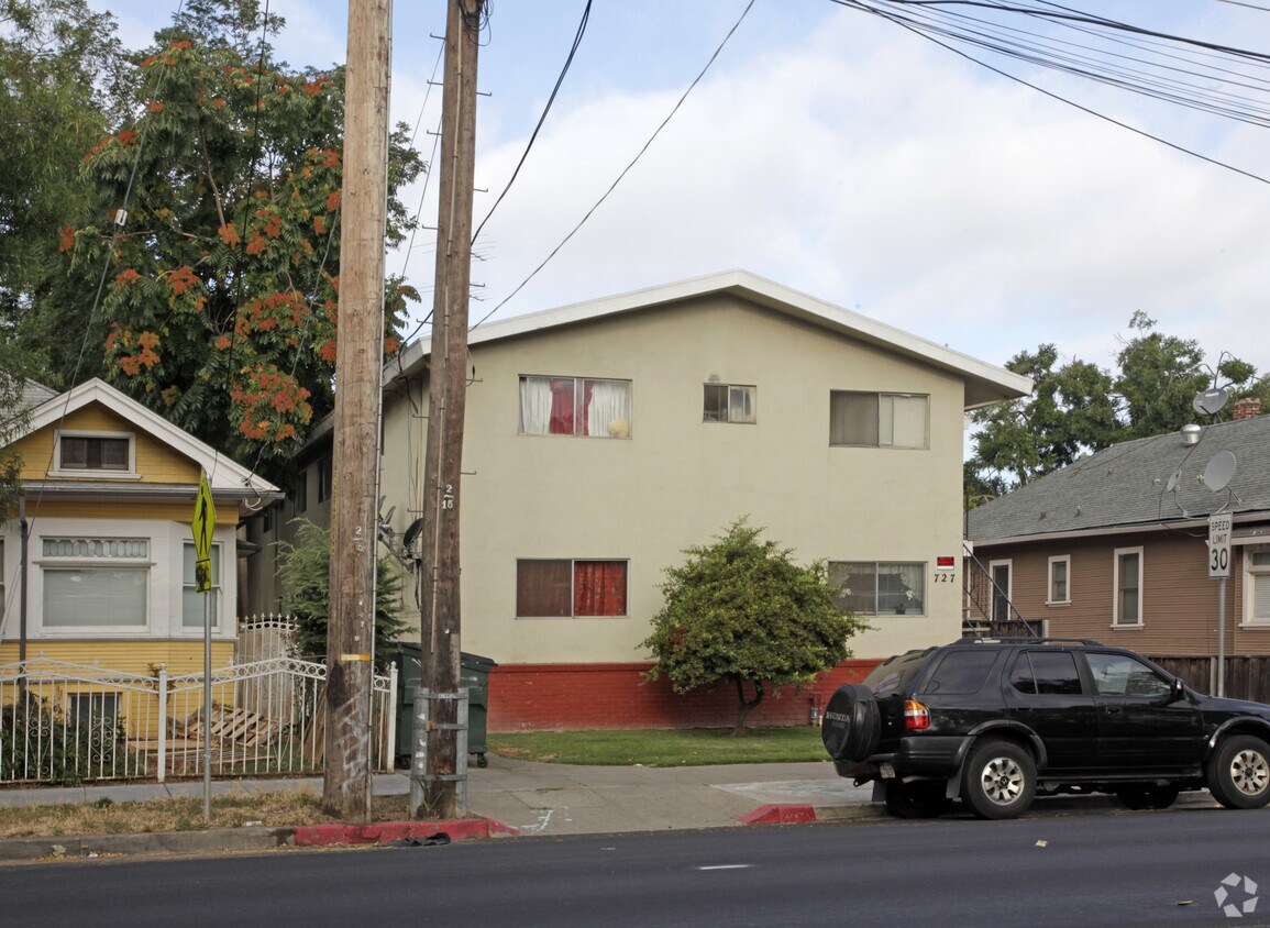 Building Photo - 727 South Eleventh