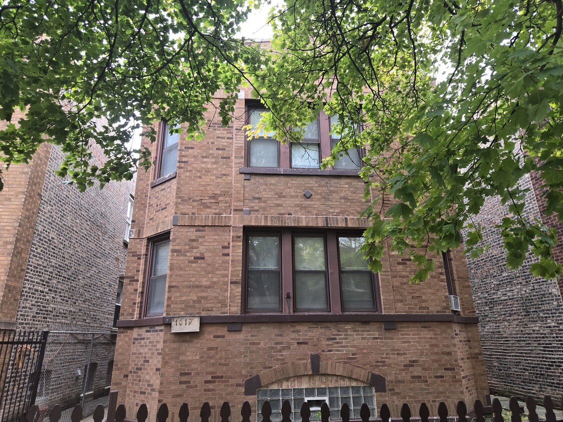 Foto principal - 1019 N Trumbull Ave