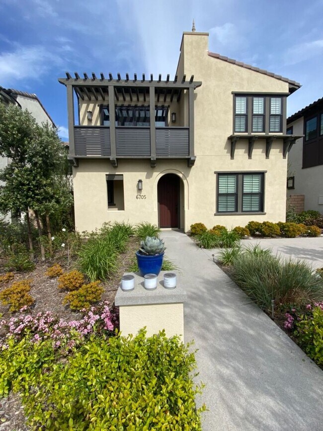 Building Photo - Beautiful Home - Plan 3 4BR/4.5BA in Casavia