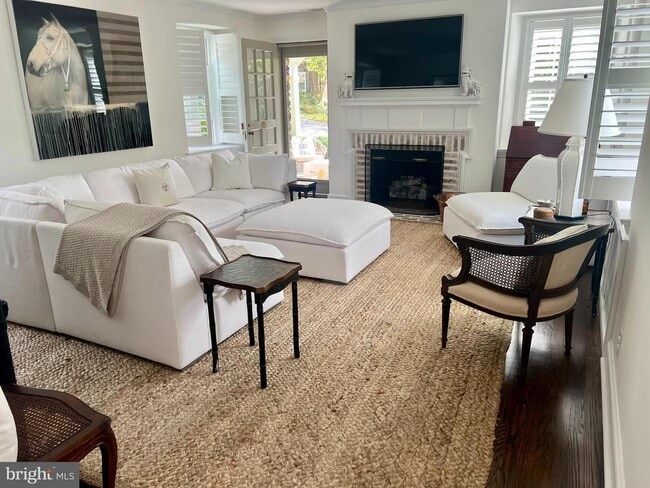 Foto del edificio - 1002 Crest Rd