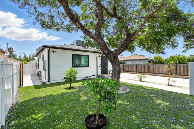 Foto del edificio - 6706 Riverton Ave