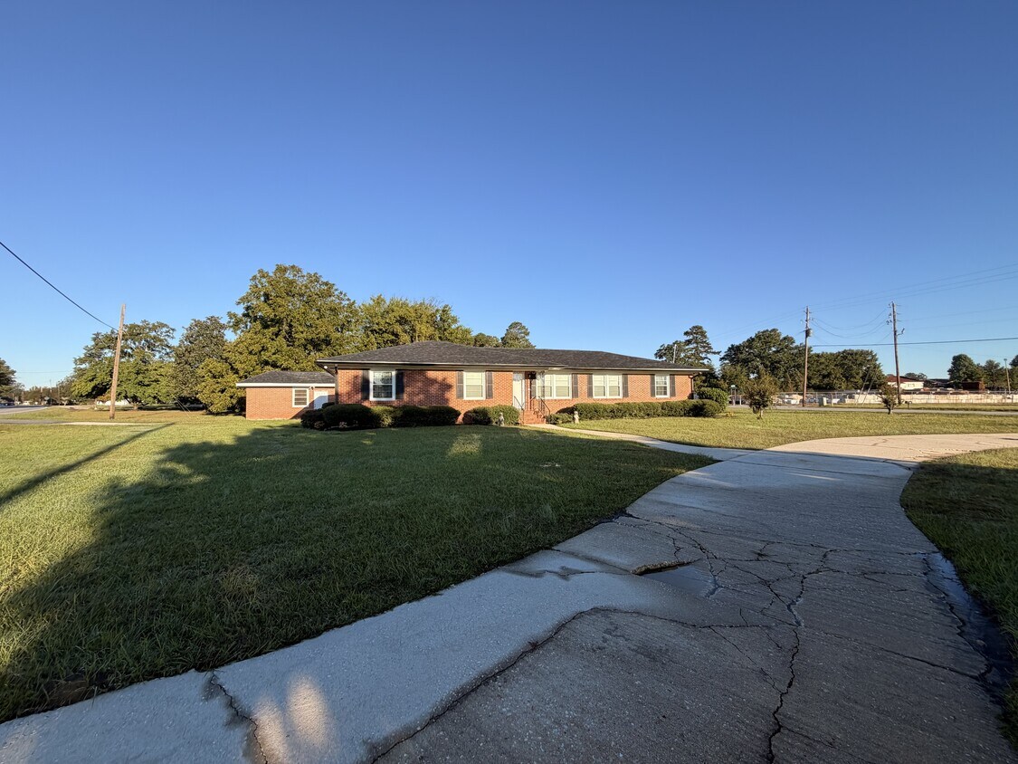 Foto principal - 1427 Old Ebenezer Rd