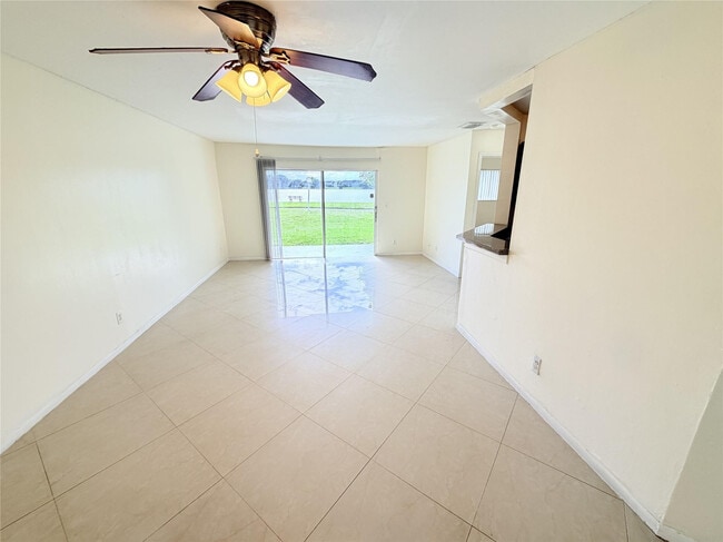 Foto del edificio - 3445 NW 44th St