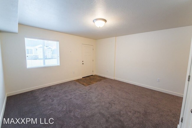Building Photo - 3 br, 2.5 bath House - 697 N 160 E