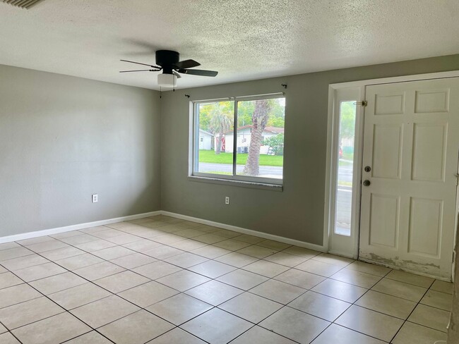 Building Photo - 9105 Pegasus Ave