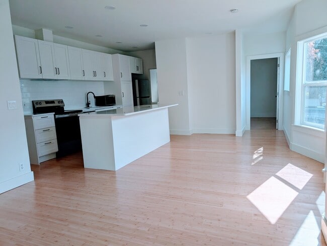 living room view - 1401 N 36th St