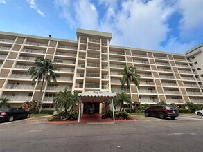 Building Photo - 3091 N Course Dr