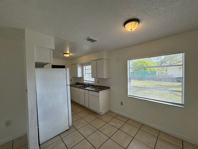 Foto del edificio - Beautiful 3 BD Home in Orlando