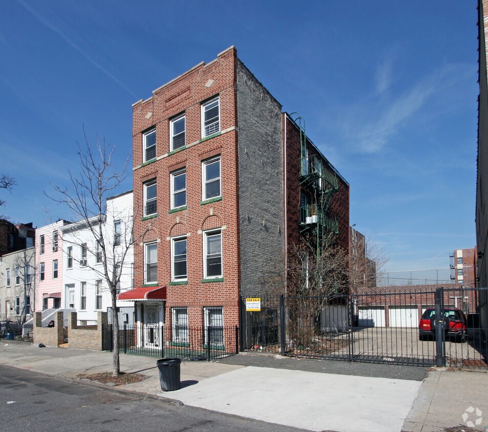 Building Photo - 489 Monroe St