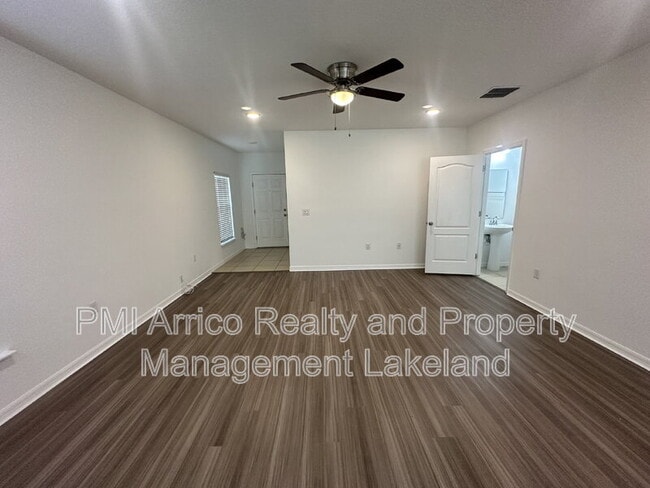 Building Photo - 3848 Exeter Ln