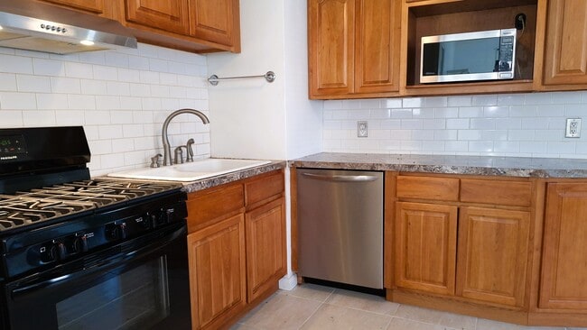 Building Photo - 1301 Sunset Dr