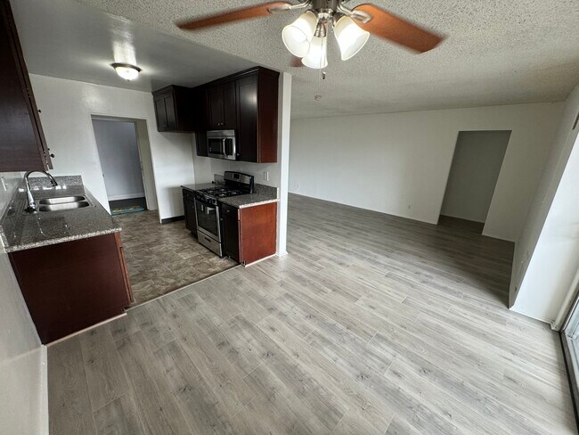 Foto del edificio - 5432 Franklin Ave