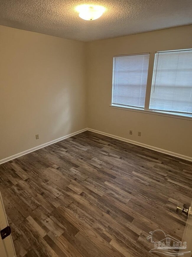 Building Photo - 4050 Claiborne Cir