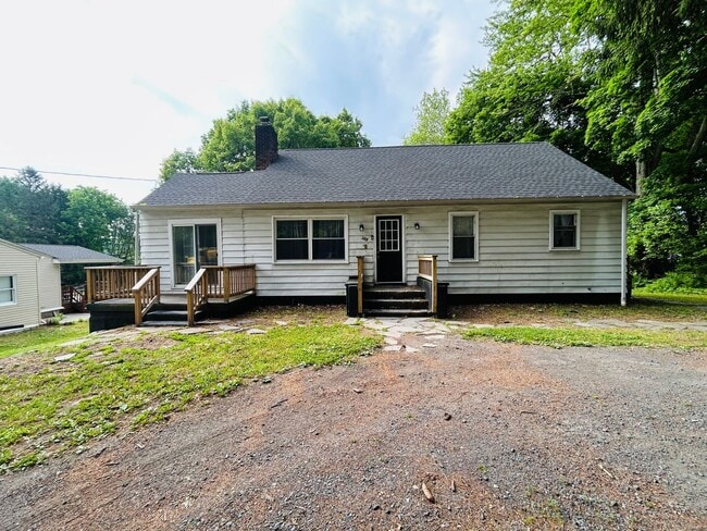 Building Photo - Cute 3 bedroom house located in East Stroudsburg Borough!