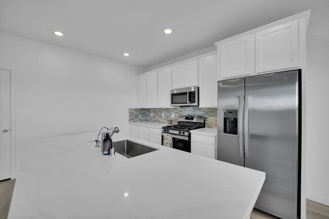 Building Photo - 4000 Richmar Butte Ave