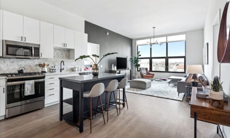 Photo - 2477 N Milwaukee Ave (Chicago, IL)