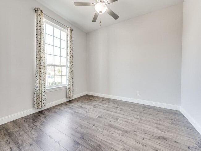 Foto del edificio - 16616 Sunnyland Dr