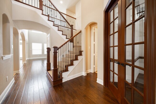 Building Photo - Elegant two-story in Trophy Club