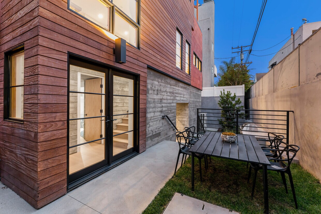 Foto principal - 1035 1/2 N Vista St