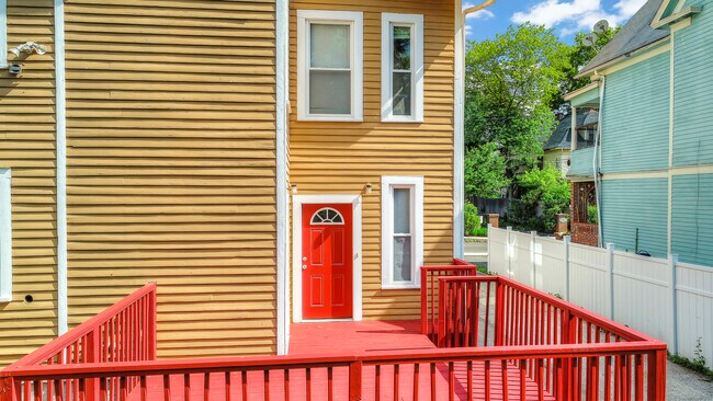 Building Photo - 26 Compton St