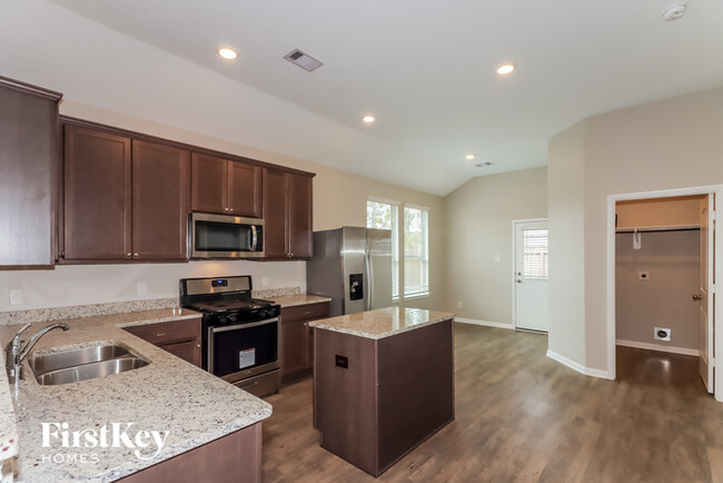 Building Photo - 14449 Sugar Pines Dr