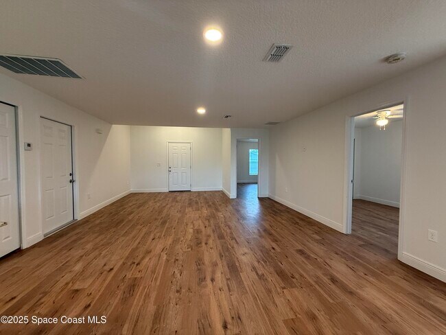 Foto del edificio - 1382 Giralda Cir NW