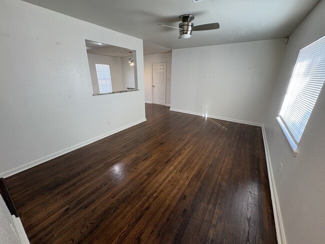 Building Photo - 1232 N Tacoma Pl