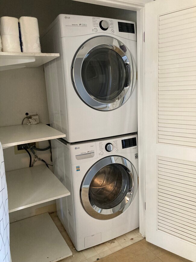 Building Photo - 2058 S Delaware St