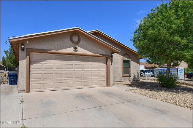 Foto del edificio - 7351 Burntside Ln