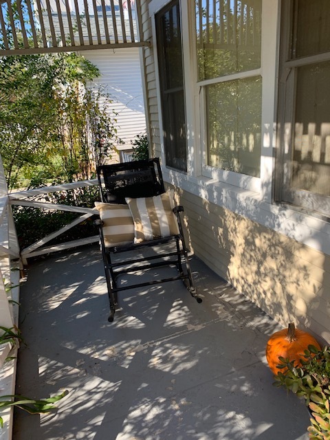 Front Porch, spacious n private - 1233 22nd St